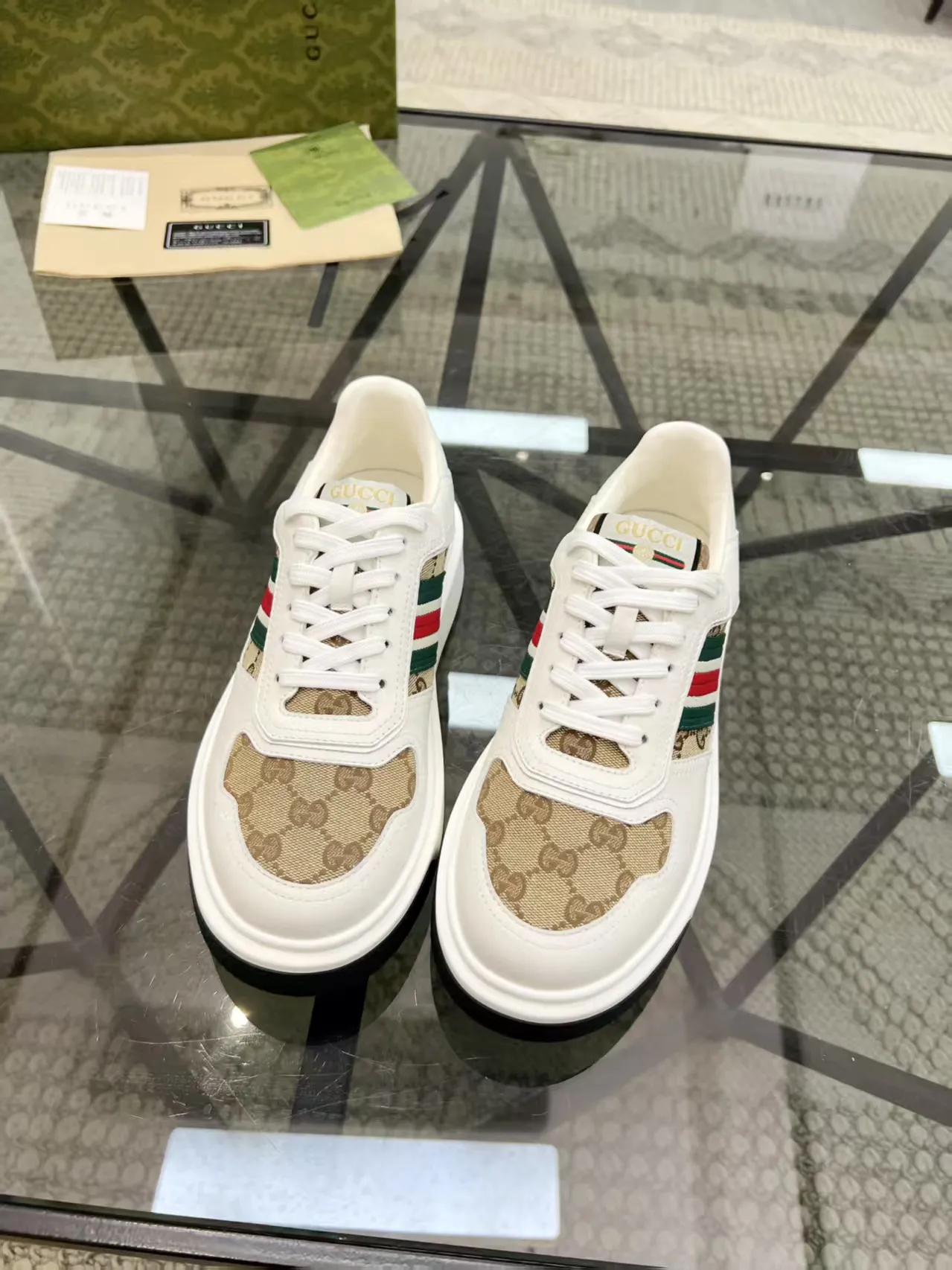 P460 new men's shoes GUCCI [Lightning] latest shoes are shipped. Original quality, fashionable, special materials, sheepskin lining, new packaging. The foot feels super comfortable and the workmanship is impeccable. Size: 38-45